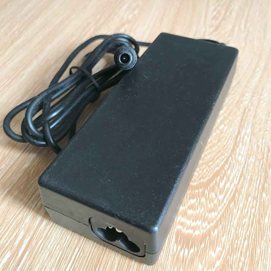 Chuyển Nguồn Adapter Samsung AD-9019S 19.0V 4.74A 90W Connector Size 6.3mm² x 4.0mm²