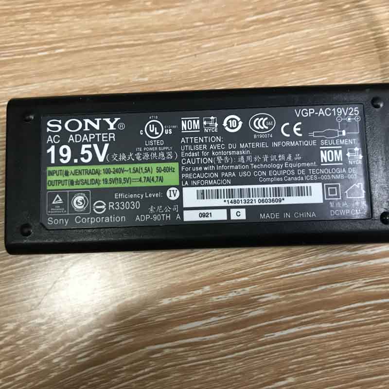 Chuyển nguồn Adapter 19.5V 4.7A Sony Vaio VGP-AC19V25 Connector Size 6.5mm x 4.4mm
