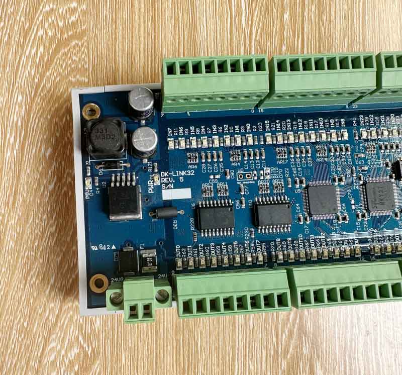 Bộ chuyển mạch Ethernet DK-LINK32 Có chức năng giao tiếp không dây